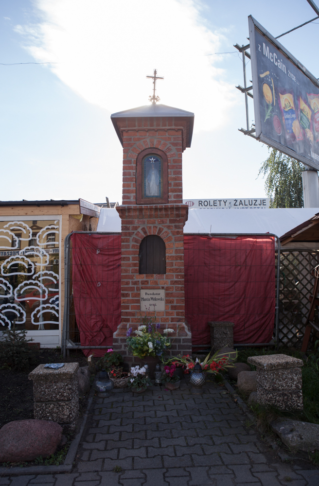 kapliczka przy ulicy Głównej ufundowana przez Marcina Witkowskiego